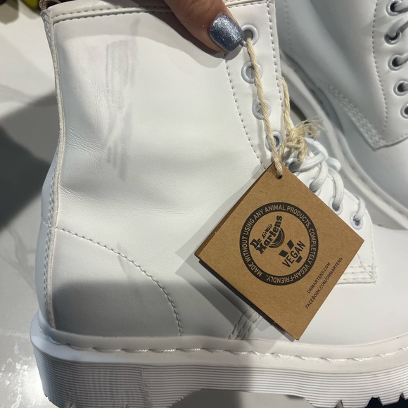 COPY - All white Doc Martens BNWT size 8 - Picture 2 of 6